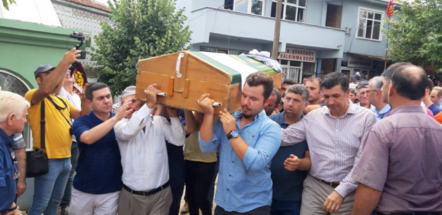 Edirne'de trafik kazasında ölen Eymen, bayramlıklarıyla uğurlandı! - Resim: 2