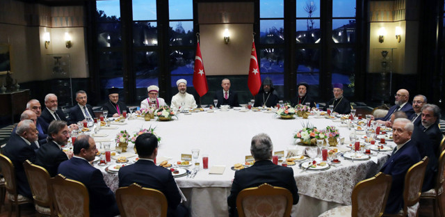 Cumhurbaşkanı Erdoğan dini azınlık temsilcileriyle iftarda bir araya geldi - Resim: 0