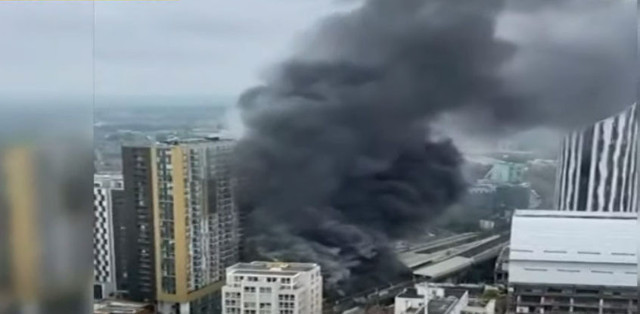 Londra Metrosu'nda şiddetli patlama - Resim: 0