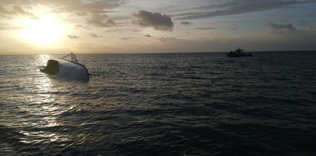 Van Gölü'nde göçmenleri taşıyan  tekne battı - Resim: 0