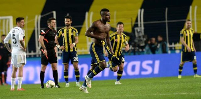 Taraftarların tepkisine dayanamayan Nabil Dirar, oyundan çıkmak istedi! - Resim: 1