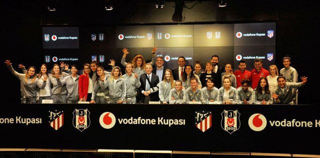 Ahmet Nur Çebi konuştu: Tüm kadınları maça davet ediyorum - Resim: 1