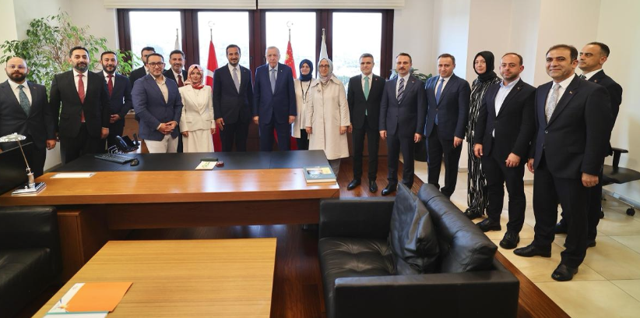 Cumhurbaşkanı Erdoğan, AK Parti İstanbul İl Başkanlığını ziyaret etti - Resim: 2