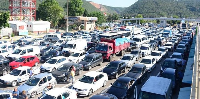 Bayramda trafik çilesi çekmeyin! Bakın hangi yollar açık - Resim: 1