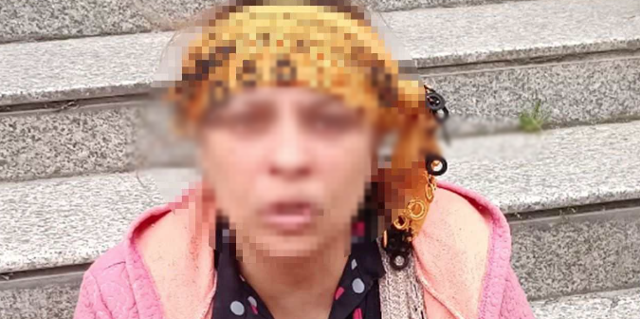 Geliniyle basılan adam oğlunu bıçakladı! Karısı eşyalarını sokağa atıp yaktı - Resim: 0