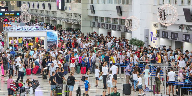 Türkiye ilk 6 ayda 18 milyon yabancı ziyaretçi ağırladı - Resim: 0