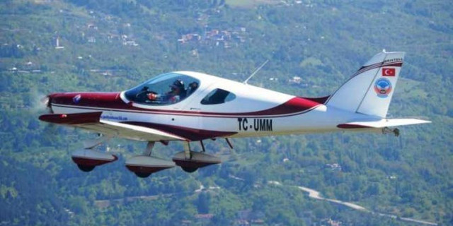 Annesine gidemeyince uçakla şehre gül yağdırdı - Resim: 0