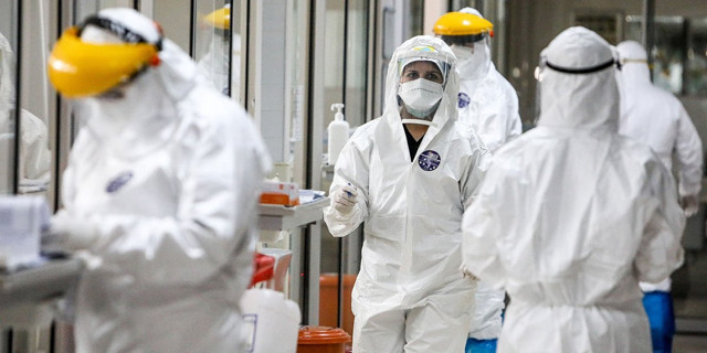 Prof. Dr. Yılmaz'dan korkutan açıklama: Hastalar yağmur gibi yağıyor, sağlık çalışanları yaprak gibi dökülüyor - Resim: 1