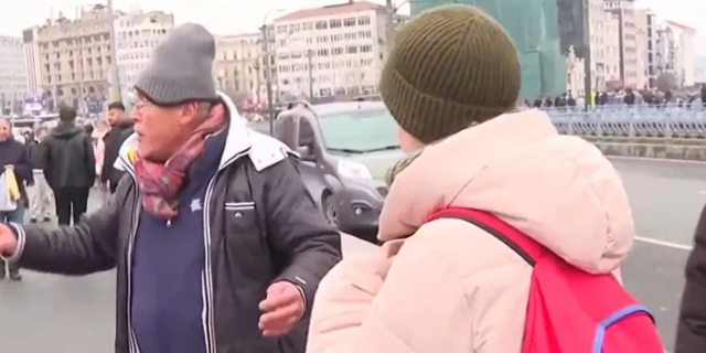 Galata Köprüsü'nde akılalmaz olay! "Veganım" diyerek balıkları denize döktü sonra kaçtı - Resim: 0