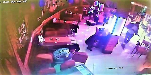 Denizli'de gazinoya gitti! Kız arkadaşını çalışırken görünce gazinoyu taradı - Resim: 4