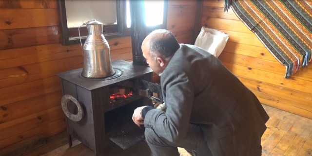 Trabzon'da kamyonet kasasını eve çevirdi yaylada ailesini izolasyona aldı - Resim: 0