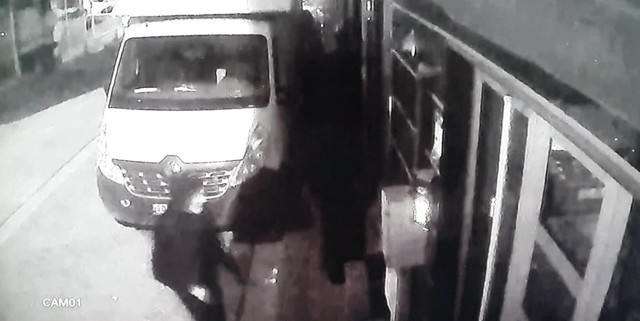 Her kata sürüp çakmağı çaktı, uyumaya gitti! 8 katlı 130 kişilik binada inanılmaz olay - Resim: 1