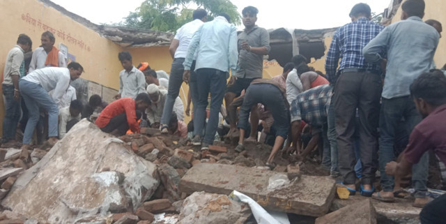 Okulun çatısı çöktü! Çok sayıda öğrenci kaybetti - Resim: 0