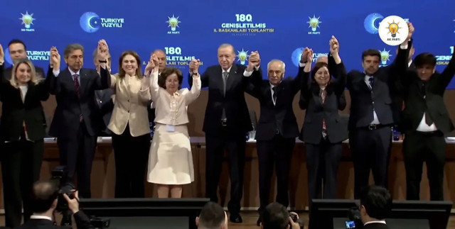 3 belediye başkanı daha resmen AK Parti'ye katıldı! Rozetlerini Erdoğan taktı - Resim: 8