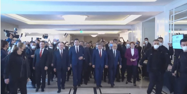 28 Şubat Zirvesi! 6 lider Güçlendirilmiş Parlamenter Sistem önerisini açıkladı imzalar atıldı - Resim: 0