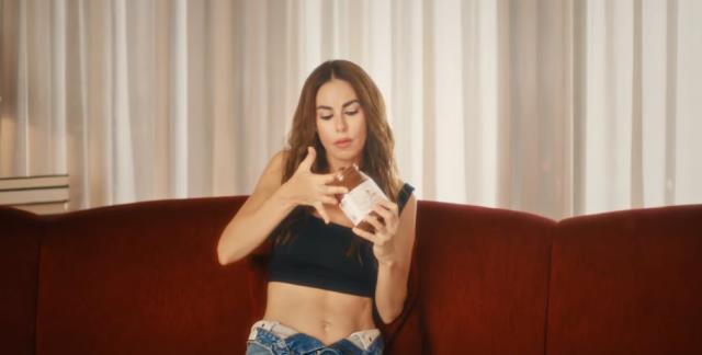 50'lik Defne Samyeli sahne kostümüyle genç kızlara taş çıkarttı! Sinan Akçıl'dan flaş yorum! - Resim: 6