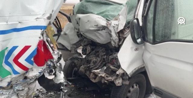 Aksaray'da trafik kazası! 2 asker şehit oldu - Resim: 0