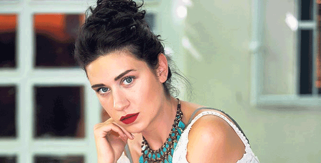 Selçuk Yöntem kendisinden 37 yaş küçük güzel oyuncuyla görüntülendi - Resim: 2