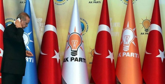 Ak Parti Kongresi'nde sıcak bunalttı - Resim: 4