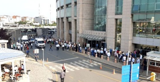 Duruşmalar başladı! Çağlayan adliyesi önünde uzun kuyruklar oluştu - Resim: 1