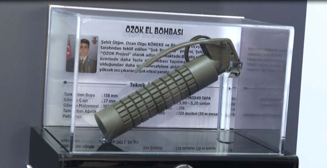 Bakan Hulusi Akar şehit üsteğmenin tasarladığı el bombasını inceledi - Resim: 0