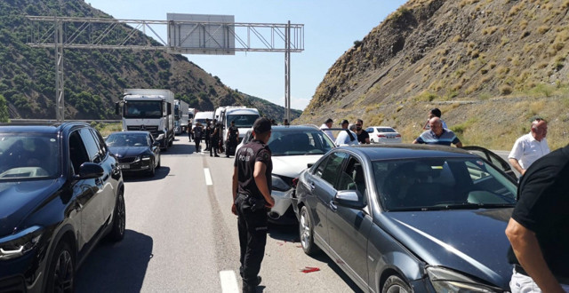 Kemal Kılıçdaroğlu'nun konvoyunda zincirleme kaza! Yaralılar var - Resim: 0