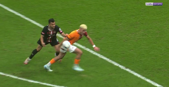 Galatarasay'ın attığı ilk golde el vardı Selçuk İnan'dan hakeme tepki - Resim: 0