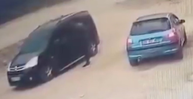 Giresun'da dehşete düşüren görüntü! Araç sürücüsü, konuştuğu adama bilerek çarptı - Resim: 0