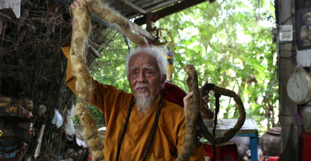 Vietnam'da 80 yıldır saçlarını kesmeyen adam: İlahi çağrı geldi - Resim: 0