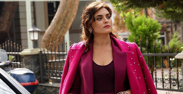  Ufak Tefek Cinayetler'in Merve'si Aslıhan Gürbüz diziden ayrıldı mı? - Resim: 2