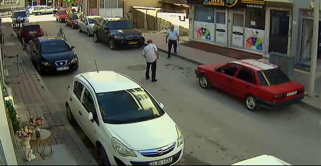 Dehşetin görüntüsü! Husumetlisine defalarca kurşun sıkıp üstüne bir de sigara yaktı - Resim: 0