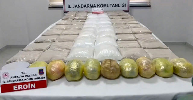 Bakan Yerlikaya duyurdu! 32 ilde "Narkoçelik-40" operasyonu: 4 ton uyuşturucu madde ele geçirildi - Resim: 0