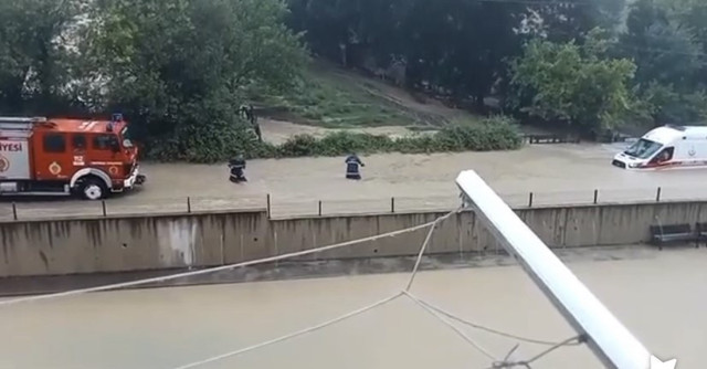 Meteoroloji 'kırmızı kod'la uyarmıştı! Zonguldak'ta durum çok fena köprüler yıkıldı, araçlar sular altında kaldı - Resim: 4
