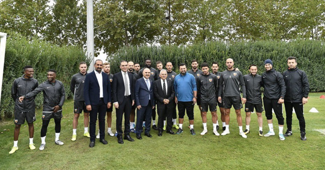 Fenerbahçe maçı öncesi Kayserispor'a validen destek ziyareti - Resim: 1