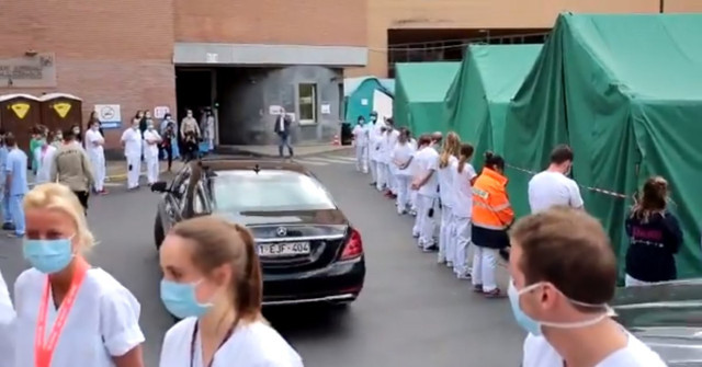 Sağlıkçılar Belçika Başbakanı Sophie Wilmes'e sırtlarını döndü - Resim: 0