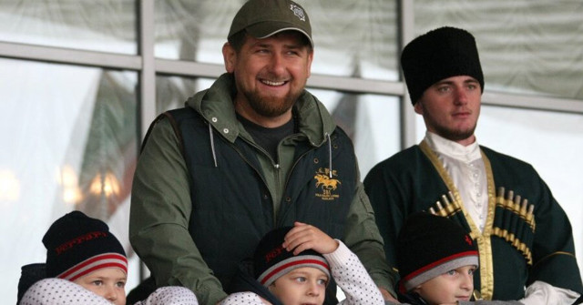 Ramazan Kadirov şoke etti! 14, 15 ve 16 yaşındaki 3 oğlunu savaşa yolluyor bakın kaç eşi var - Resim: 1