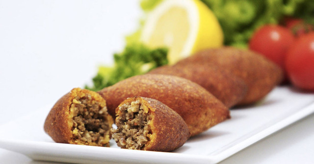 Şeklini bir türlü tutturamıyorum diyenlere tepside içli köfte tarifi - Resim: 1