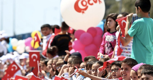 23 Nisan mesajları 2023 kısa, anlamlı ve resimli 23 Nisan kutlama sözleri - Resim: 1