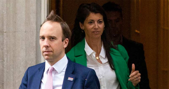 Danışmanıyla öpüşürken yakalanan Sağlık Bakanı'ndan olay savunma sosyal mesafe kuralını ihlal ettim - Resim: 0