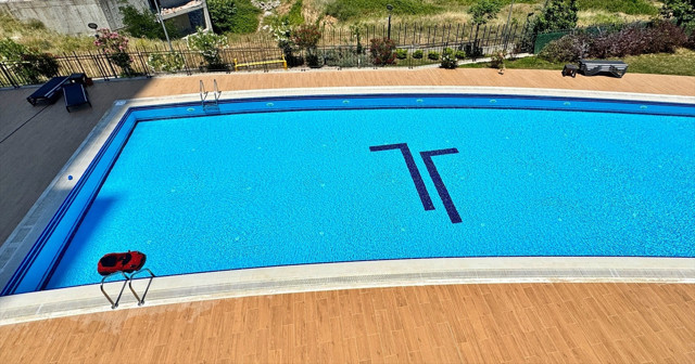 Samsun'da küçük çocuk akülü arabasıyla havuza düştü! - Resim: 0