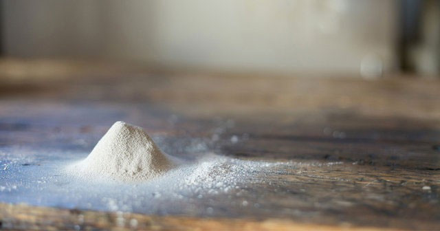 İnsan kemiklerinden yemek takımı yapıyor sıradışı iş - Resim: 2