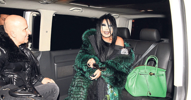 Bülent Ersoy'un iştahı maşallah dedirtti! 2 kilo lüfer yedi - Resim: 2