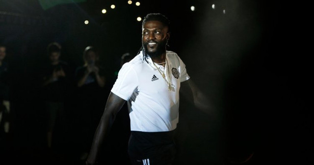 Emanuel Adebayor'dan bağış eleştirilerine yanıt - Resim: 0