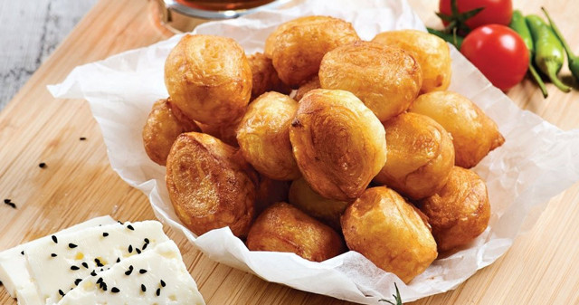 Kaynana hemen ne pişiriyorsunuz diye bakmaya koşacak! Mayasız hamur kızartması pişiye rakip olacak - Resim: 2