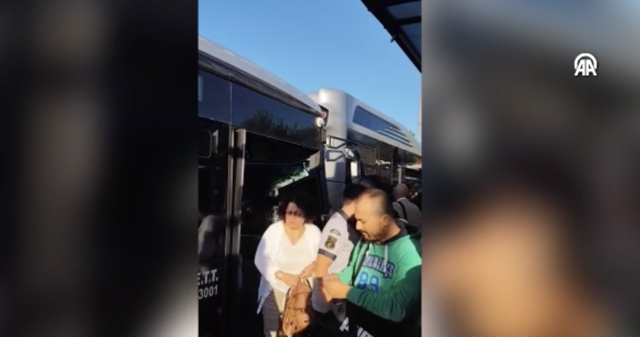 Kadıköy'de iki metrobüs çarpıştı! - Resim: 0