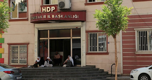 HDP'lilerce dağa kaçırıldığı iddia edilen gence ev hapsi - Resim: 1