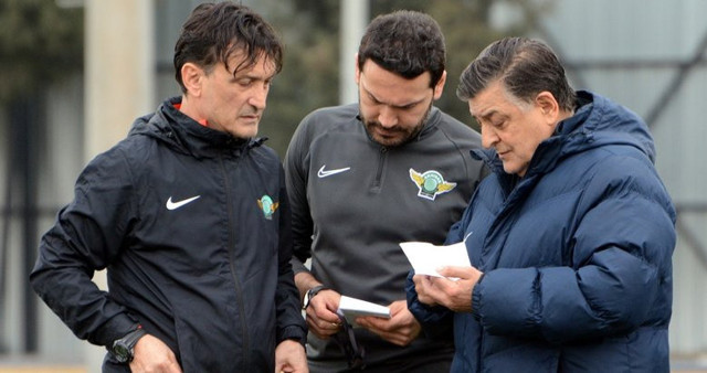 Yılmaz Vural: Akhisarspor'la gurur duyuyorum - Resim: 0