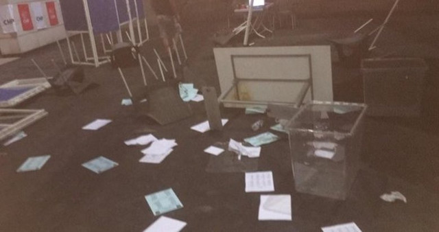 CHP İzmir Gençlik Kolları kongresinde kavga! Gazeteciler dövüldü İl Başkanı Deniz Yücel ne dedi - Resim: 2