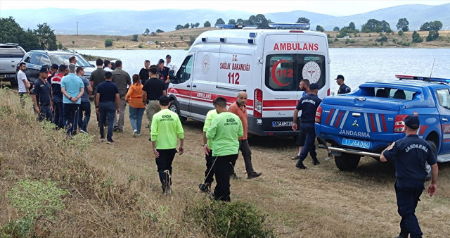 Bilecik’te baraja düşen otomobildeki çocuk öldü - Resim: 2