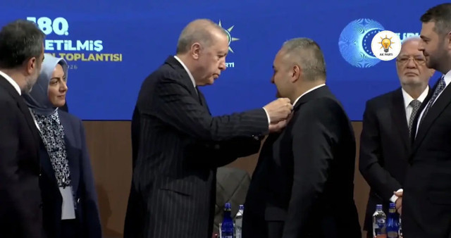 3 belediye başkanı daha resmen AK Parti'ye katıldı! Rozetlerini Erdoğan taktı - Resim: 3